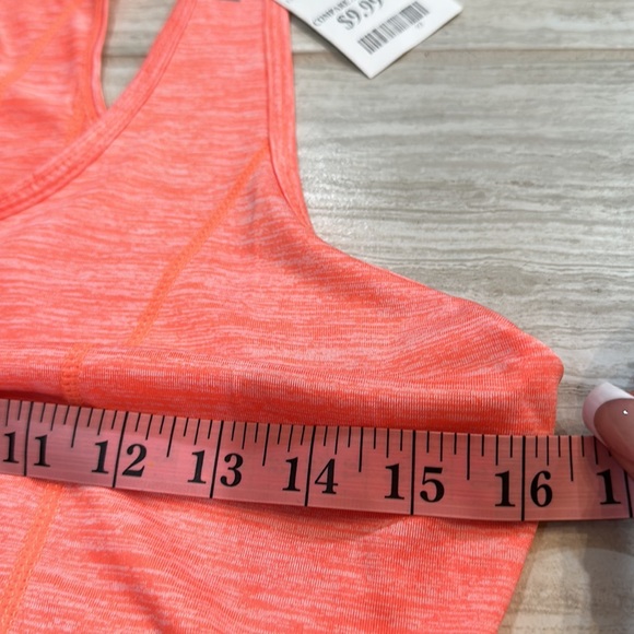 New with tags. Reebok workout shirt - Picture 4 of 8